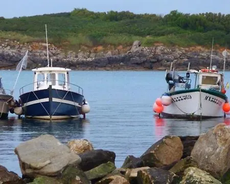 Ouessant 200m Et Port * Sibiril